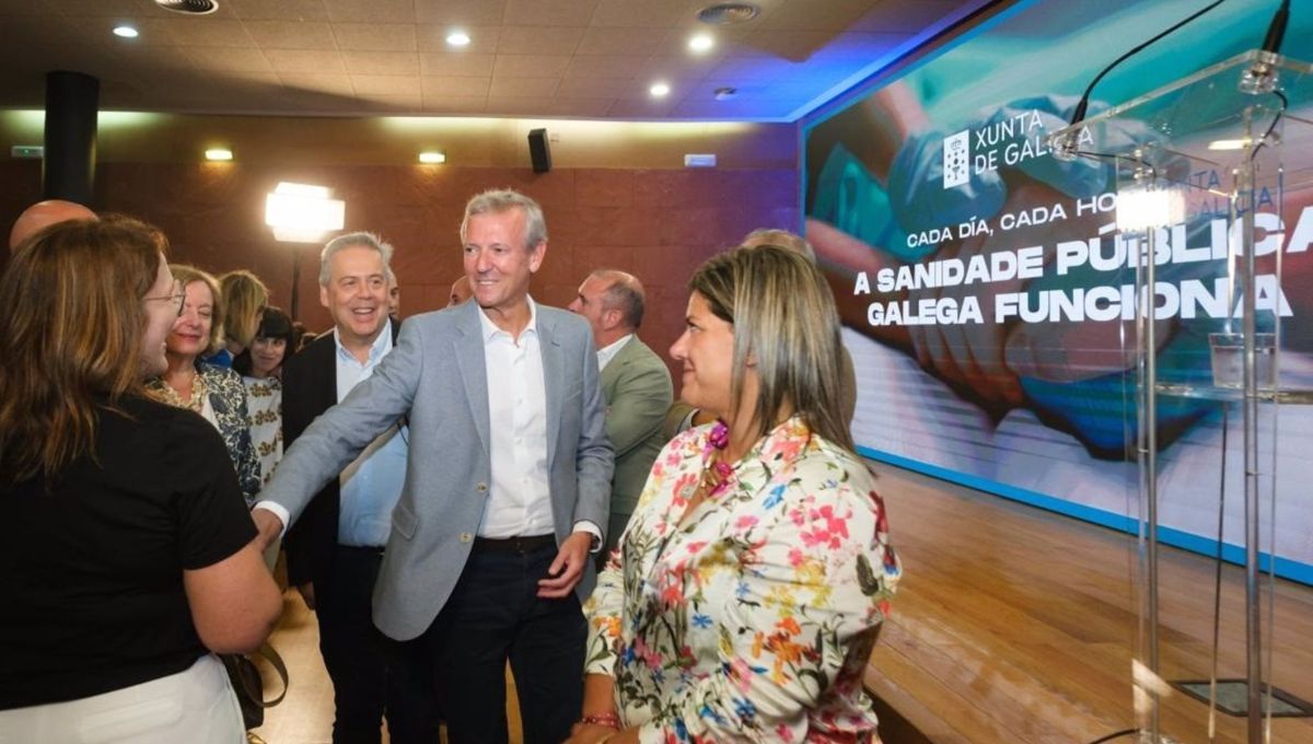 El presidente de la Xunta, Alfonso Rueda, durante su visita al Hospital do Salnés, en Vilagarcía de Arousa (Fuente: EP)