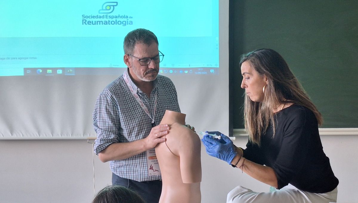 Taller infiltraciones organizado por la Sociedad Española de Reumatología durante el XVI Congreso de Educación Médica (FOTO: SER)