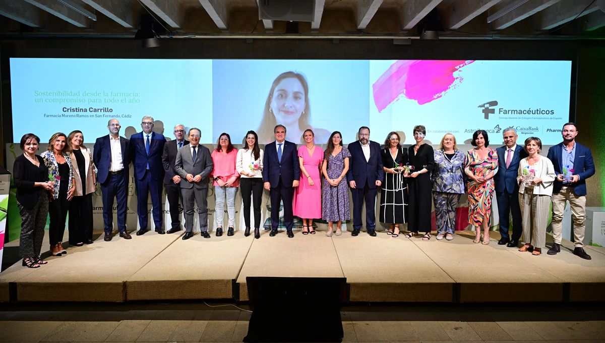 III Premios a la Innovación Farmacéuticos foto de familia (Foto. CGCOF)