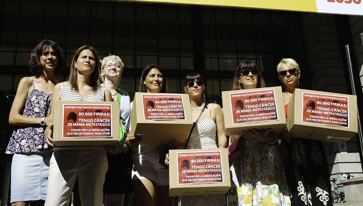 Pacientes de cáncer de mama metastásico en la petición a Sanidad para financiar los tratamientos. (Foto: Change.org)