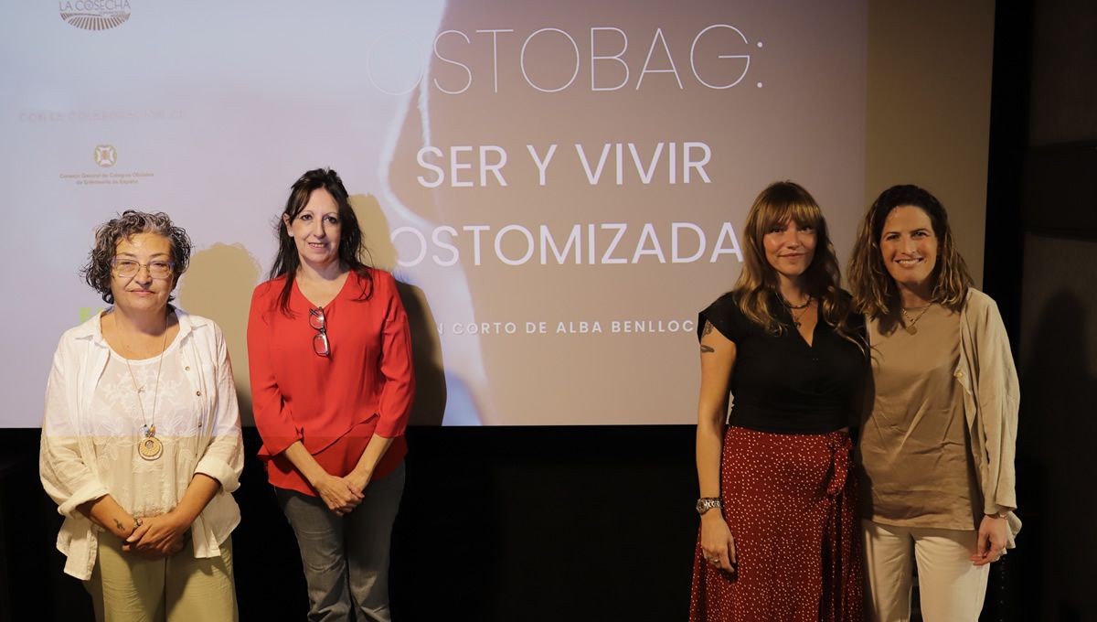 Representantes de FAPOE y SEDE, Patricia Veiga y Alba Benlloch. (Foto: Coloplast)