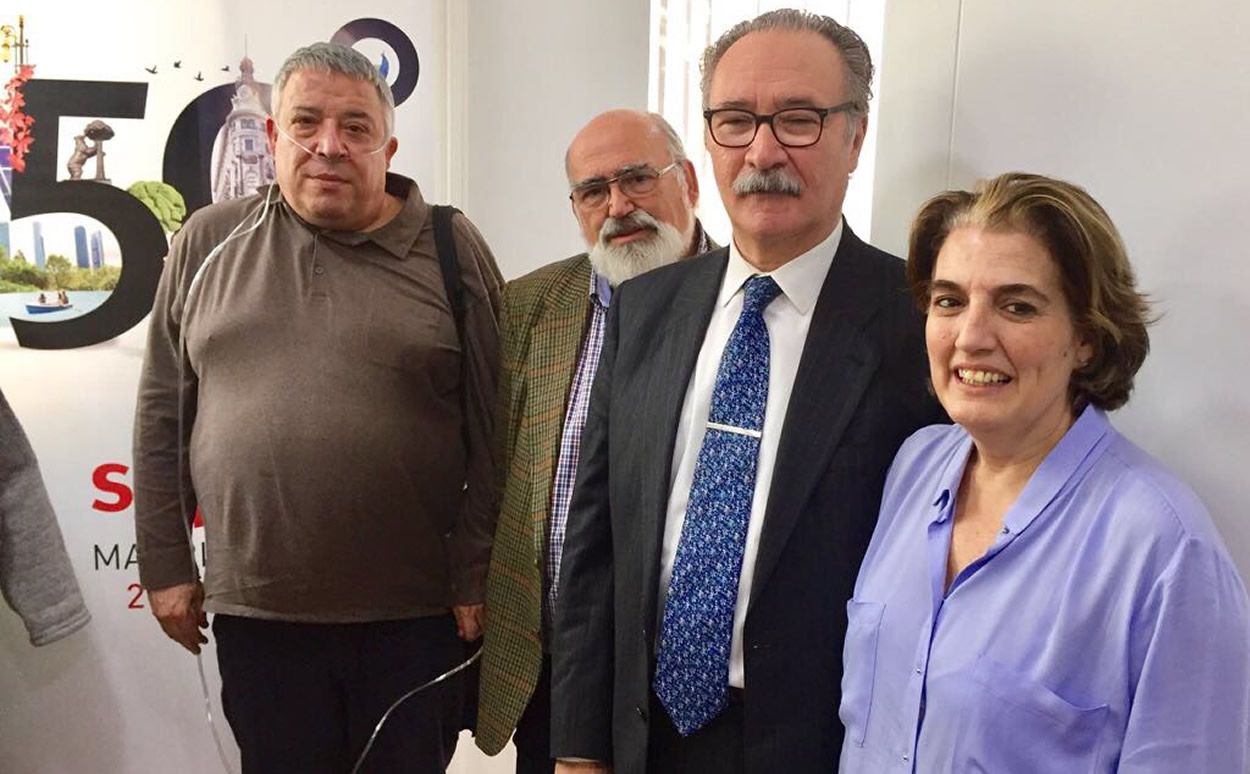 El presidente electo de SEPAR, Carlos A. Jiménez, junto con los presidentes de las asociaciones de pacientes