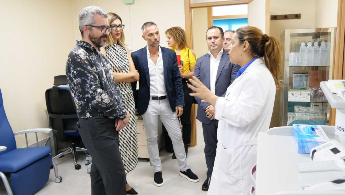 El secretario de Estado de Sanidad, Javier Padilla, visita el SUAP de Álvaro de Bazán en Melilla. (Ingesa)