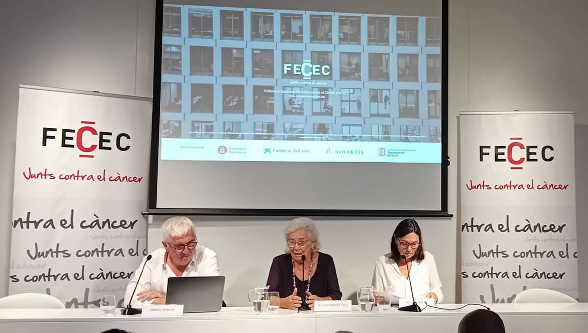 La presidenta de Fecec, Maria Assumpció Vilà, la gerente Clara Rosàs, y el director de la agencia Gaps, Oriol Molas, en la presentación Barómetro Cáncer y Trabajo 2024