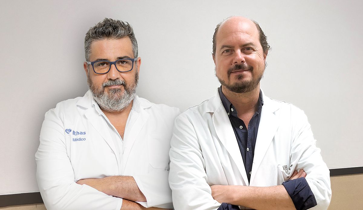 El Dr. Ignacio Álvarez y el Dr. Fran Fernández explican los avances en cáncer de mama (Foto. Vithas Andalucía)