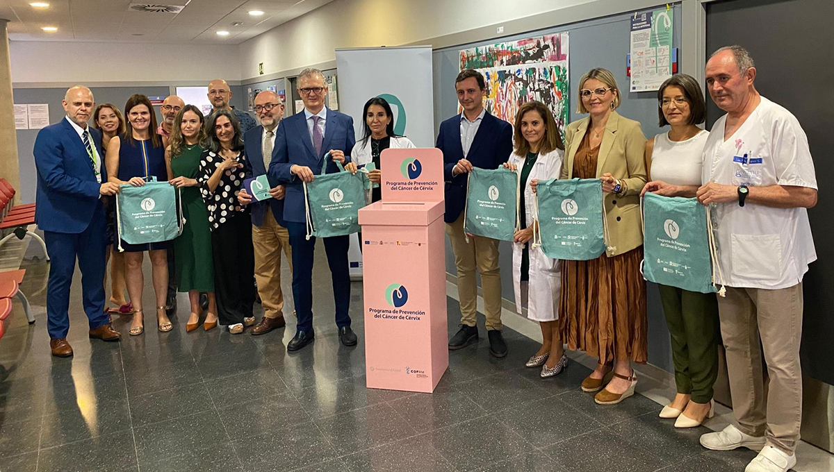 El consejero de Salud, Juan José Pedreño, visita el centro de salud de Floridablanca con motivo del inicio del cribado de cáncer de cérvix (Foto: CARM)