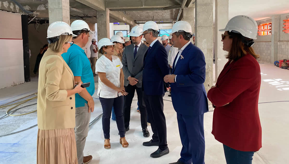 El consejero de Salud, Juan José Pedreño, durante su visita a las obras de ampliación y reforma del nuevo centro de salud de Alcantarilla Sangonera. (Foto: Murcia)