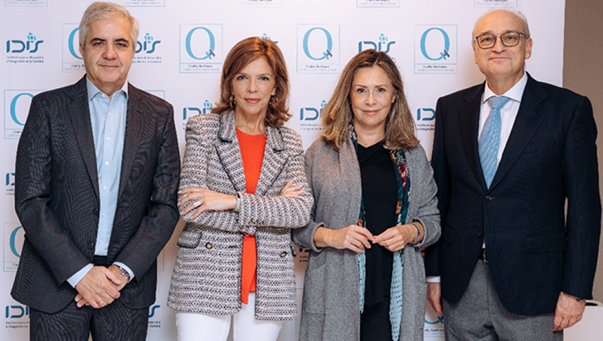 Patxi Amutio, secretario general de la Fundación IDIS; Marta Villanueva, directora general de la Fundación IDIS; Carina Escobar, presidenta de la POP y Avelino Brito, director general de la AEC