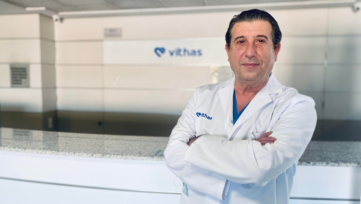 El doctor Fernando Baixauli, explica como afecta el cambio de hora en niños  (Foto: Vithas)