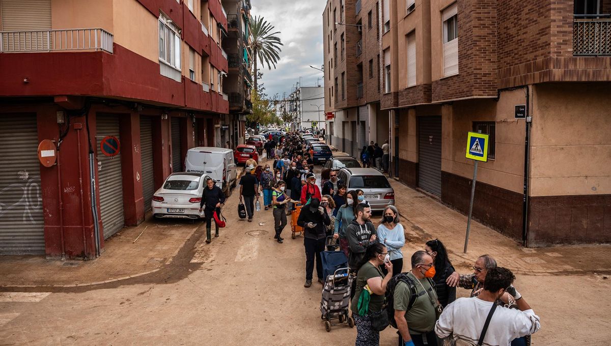 Solidaridad en las zonas afectadas por la DANA en Valencia (Foto: Europa press) 