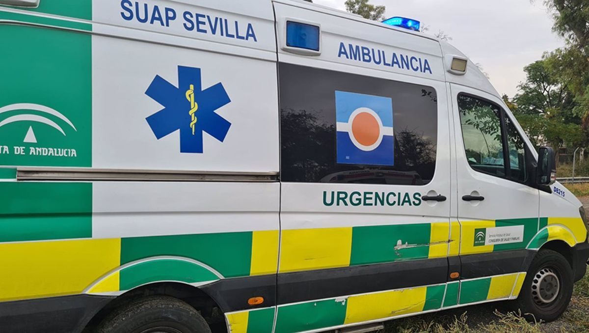 Ambulancia que atendió al paciente condenado por amenazas a un médico de Almería tras rechazar someterse a una prueba diagnóstica (Fuente: EP)