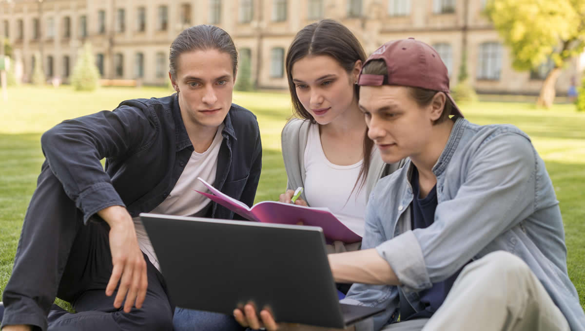 Estudiantes del MIR (FOTO: Freepik)