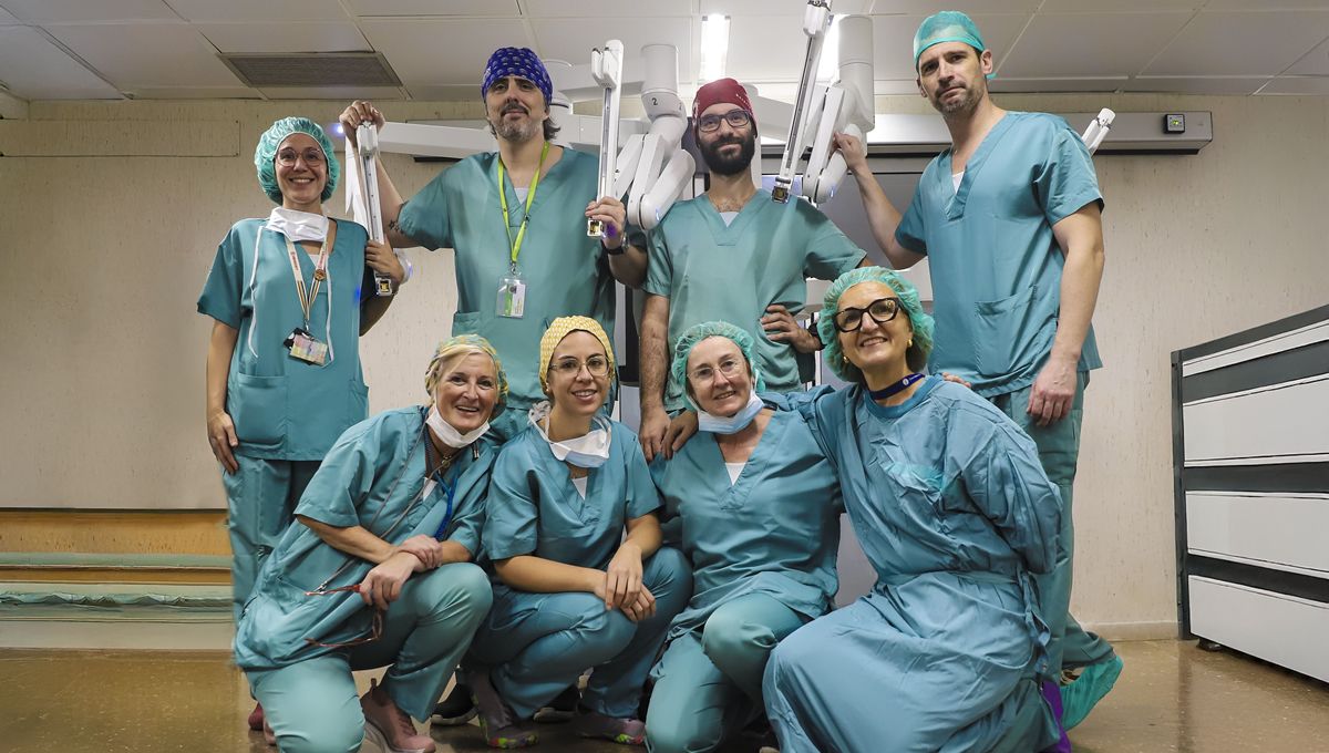 El equipo del Hospital Germans que realiza intervenciones quirúrgicas con asistencia robótica (Foto: Generalitat de Catalunya)