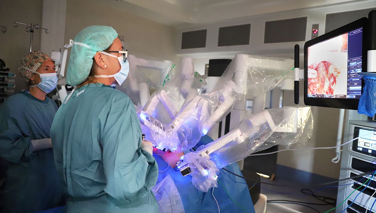 Intervención quirúrgica de urgencia con un robot (Foto. Hospital Germans Trias)