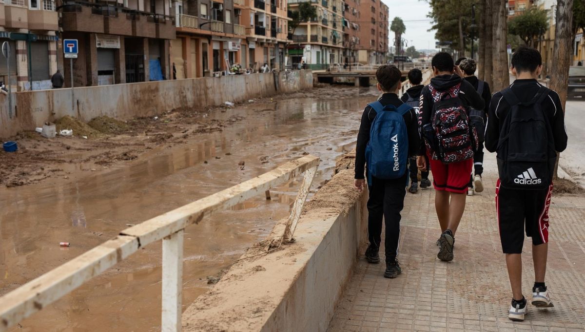 Niños y jóvenes afectados por la DANA (Foto. Europa Press)