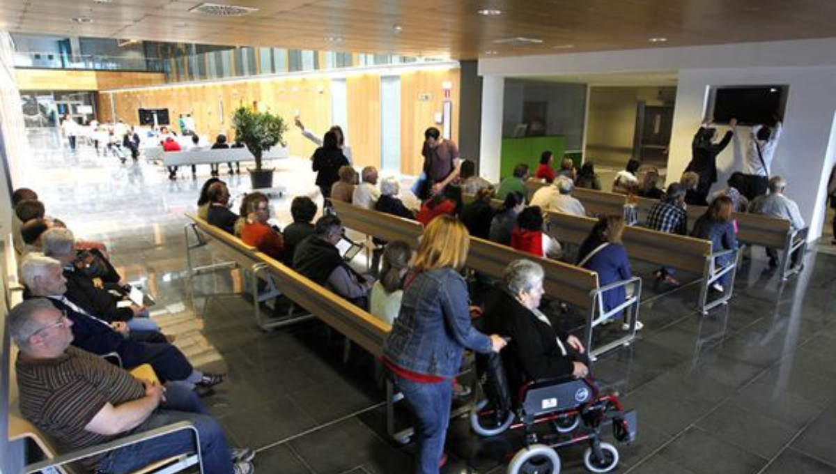 Pacientes en una sala de espera. (Generalitat de Cataluña)