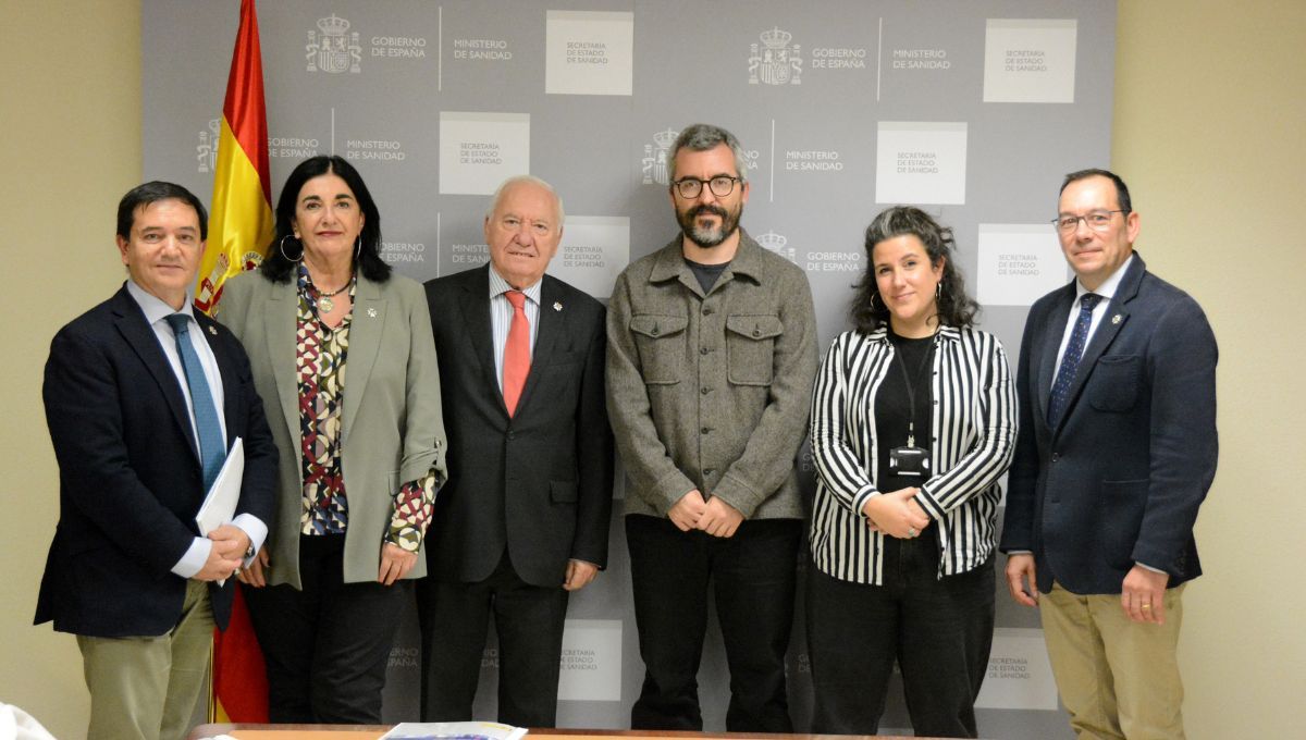 Representantes del Consejo General de Enfermería (CGE) se han reunido este martes en el Ministerio de Sanidad con el secretario de Estado de Sanidad, Javier Padilla