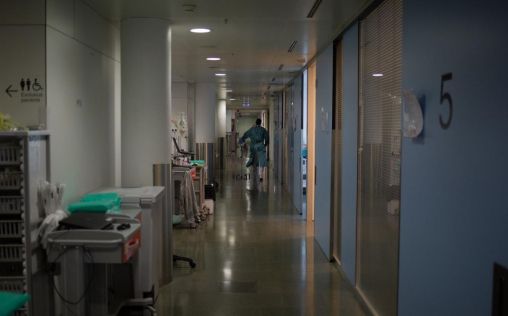 Los sindicatos reclaman medidas para incentivar que los médicos se queden en Cataluña