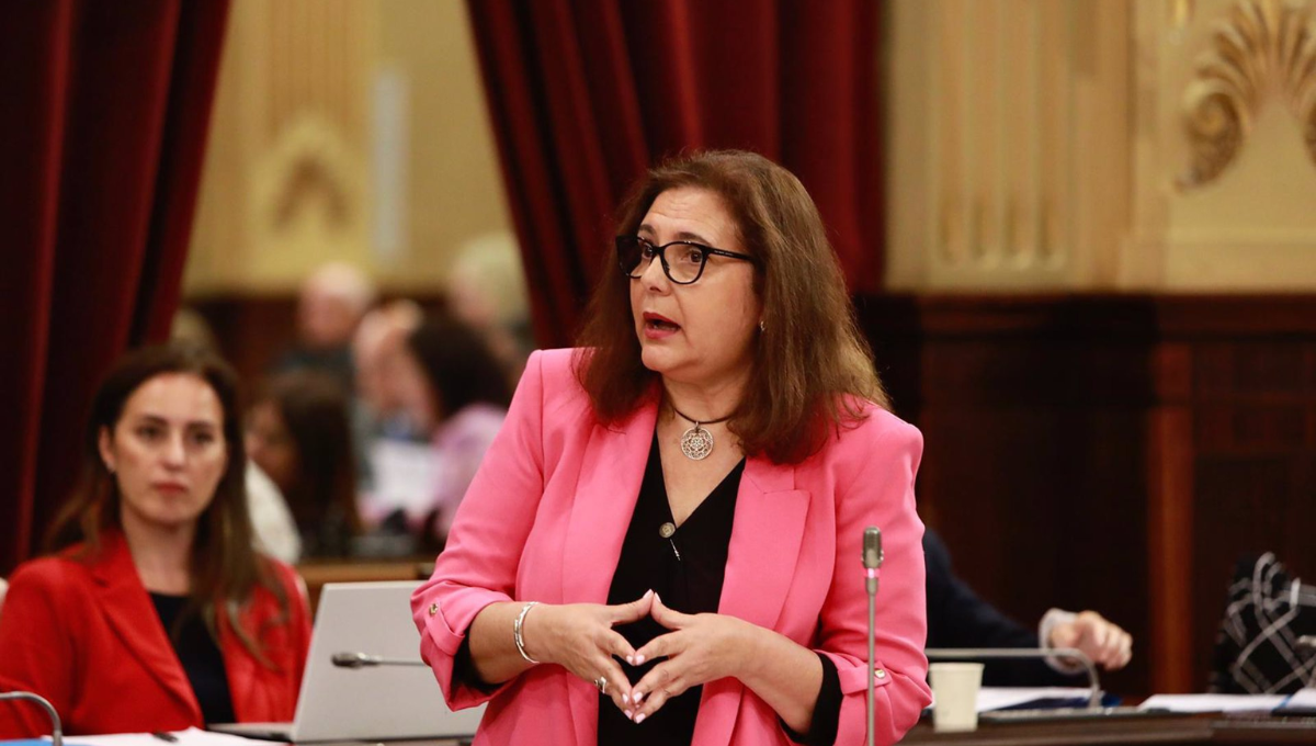 La consejera balear de Salud, Manuela García, durante su comparecencia en el Parlamento autonómico. (EP)