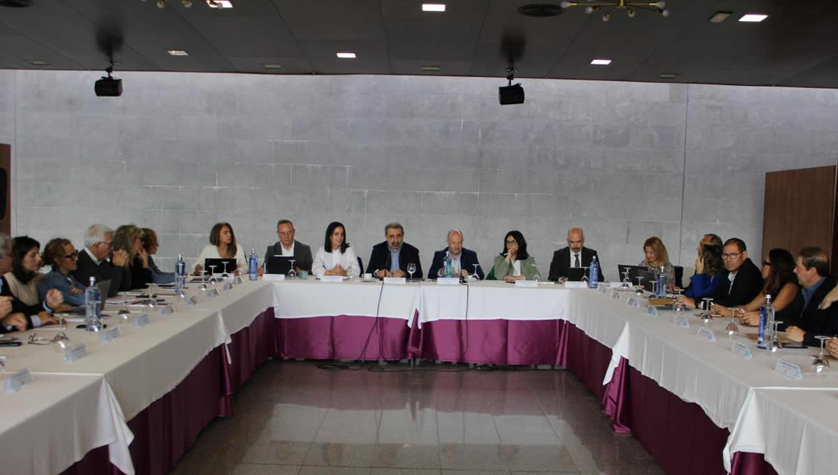 Encuentro de Jesús Fernández Sanz, consejero de Sanidad de Castilla-La Mancha, con todos los responsables de las gerencias sanitarias de su comunidad autónoma (FOTO: Gobierno de Castilla-La Mancha) 