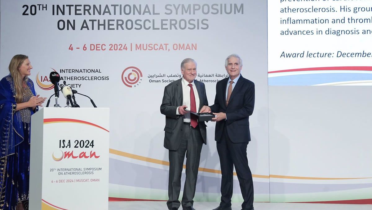 Valentín Fuster recibiendo el premio de la Sociedad Internacional de Aterosclerosis. (Foto: CNIC)