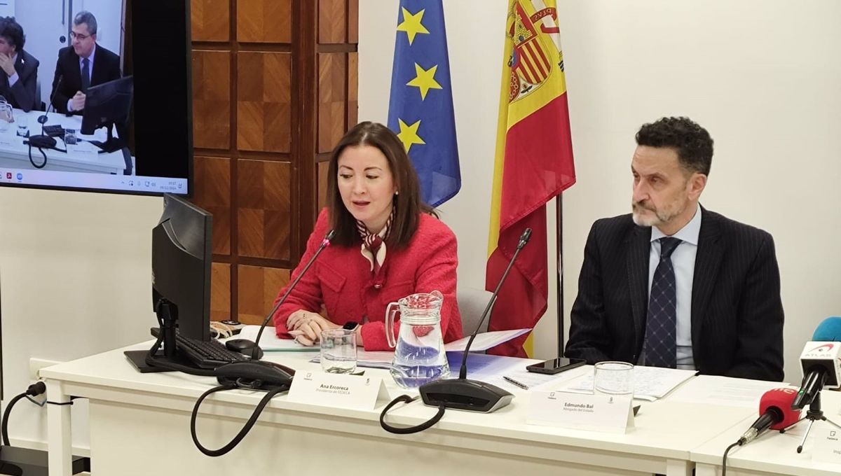 La presidenta de Fedeca, Ana Ercoreca, junto al abogado del Estado Edmundo Bal   (Foto. Fedeca)