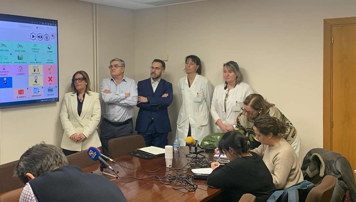 La directora general de Cuidados y Humanización del Departamento de Sanidad del Gobierno de Aragón, Estíbaliz Tolosa, presenta el proyecto de comunicación de pacientes UCI en el Hospital Obispo Polanco