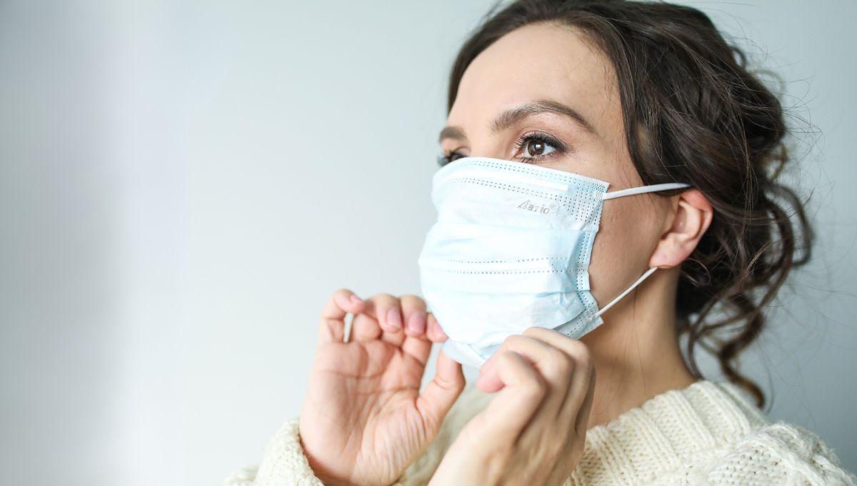 Sanidad propone las mascarillas y evitar aglomeraciones en lugares de trabajo si los casos de covid y gripe son altos (Fuente: Canva)