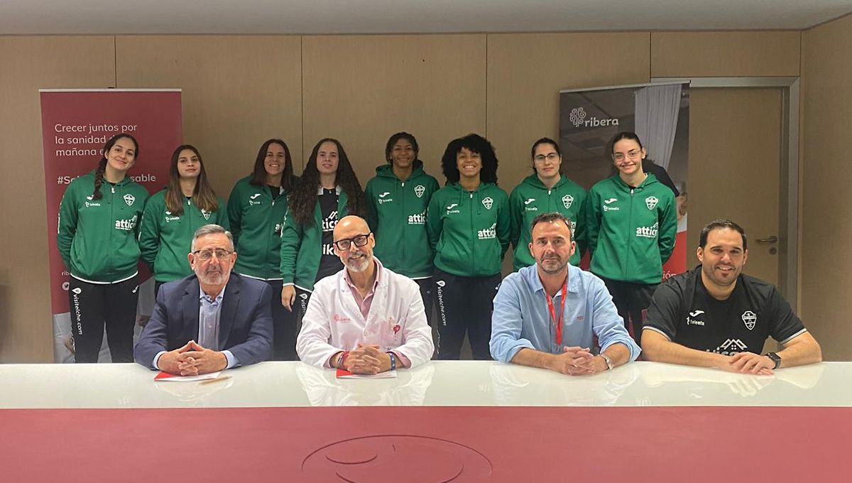 Firma convenio Club Balonmano (Foto: Grupo Ribera)