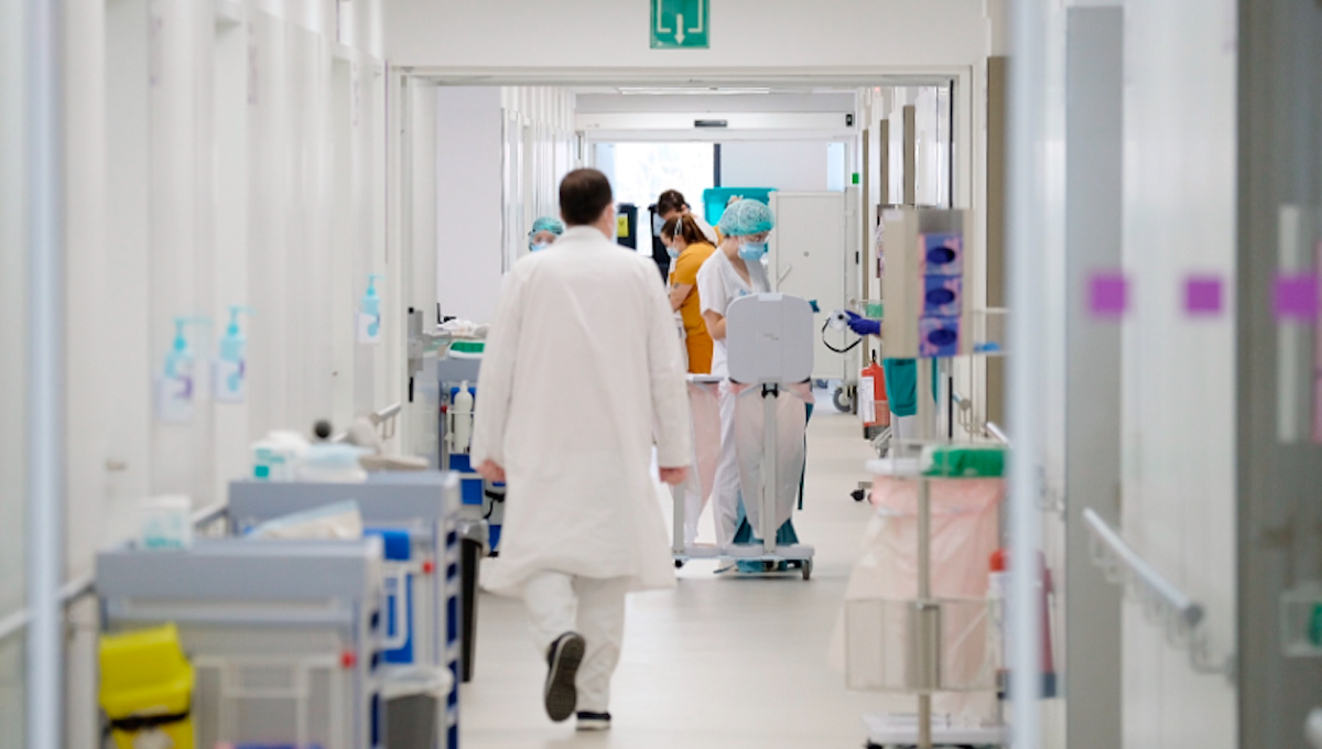 Sanitarios en un hospital de Cataluña. (Foto: Generalitat)