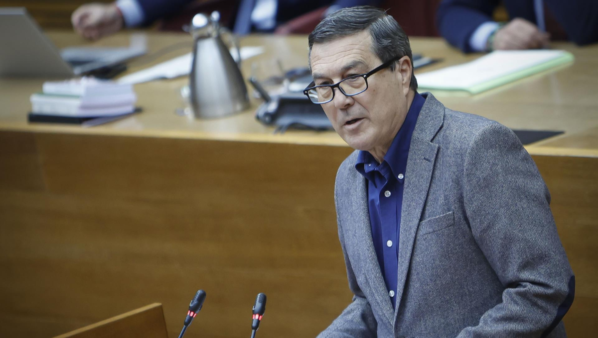 El consejero de Sanidad valenciano, Marciano Gómez, en el Parlamento regional. (EP)