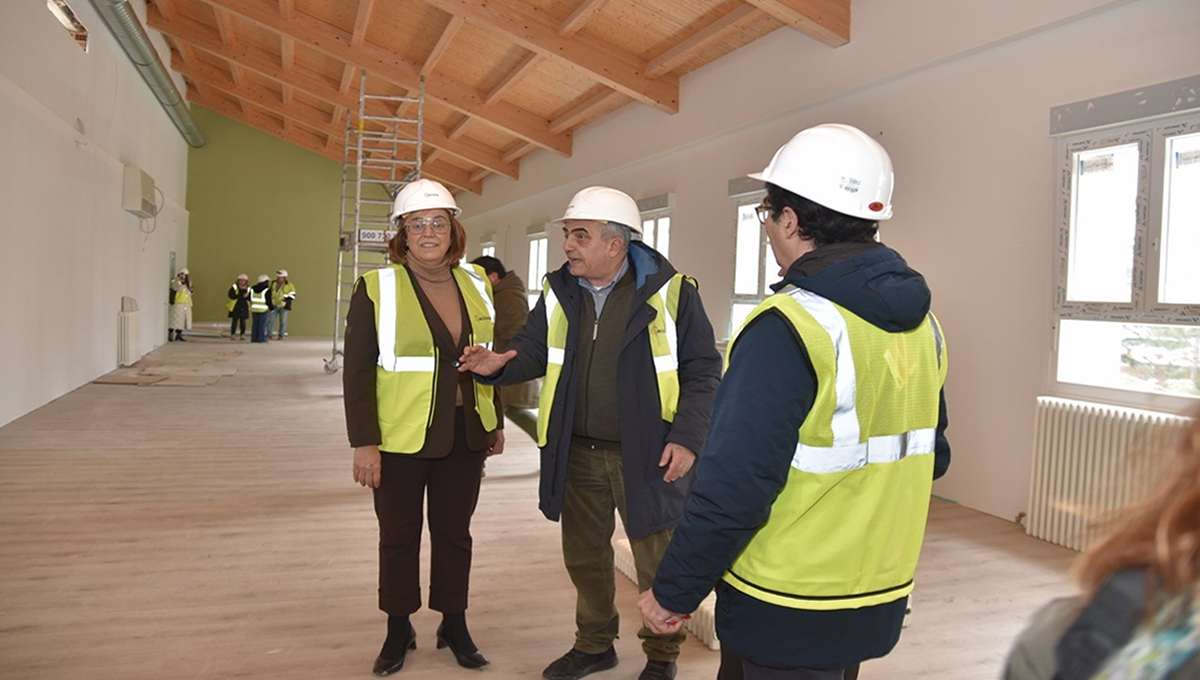 La presidenta de la Diputación de Palencia, Ángeles Armisén, durante la visita a las obras de la Escuela de Enfermería (Foto: EP)