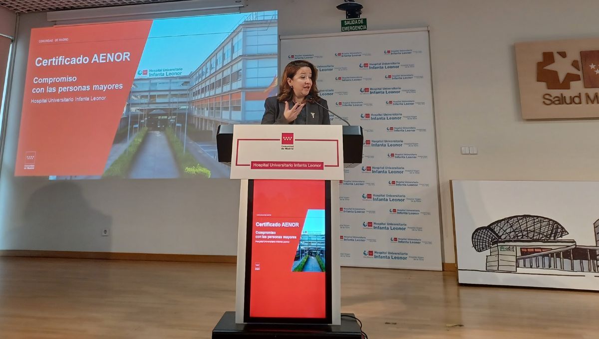 La consejera Fátima Matute, en el acto de entrega de la certificación AENOR al Infanta Leonor (Foto. Comunidad de Madrid)