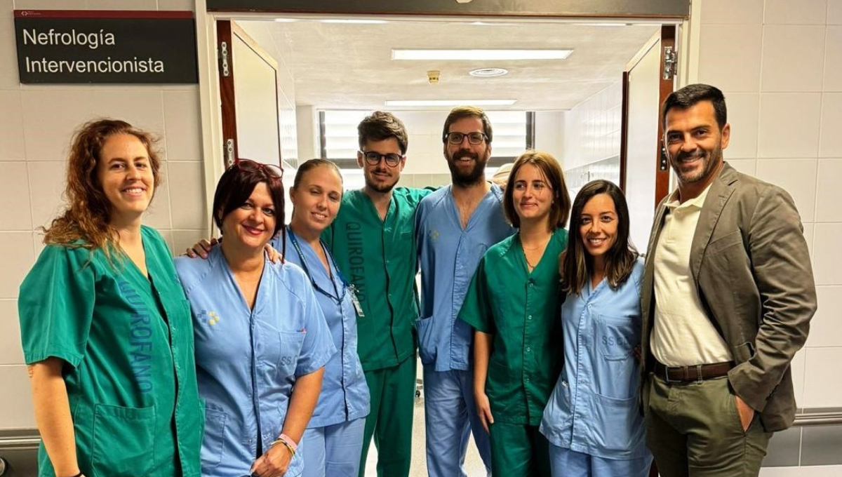 Profesionales del Hospital Doctor Negrín (Foto: Gobierno de Canarias)