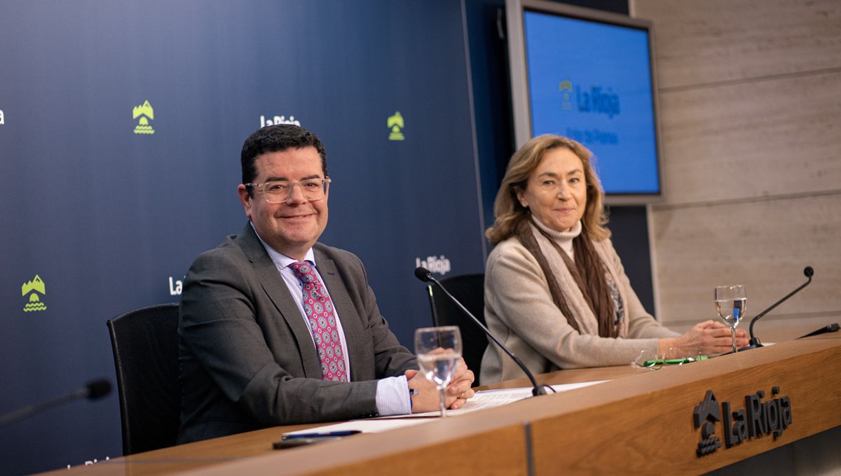 El consejero Hacienda, Gobernanza Pública, Sociedad Digital y Portavocía del Gobierno, Alfonso Domínguez, y la consejera de Salud y Políticas Sociales, María Martín (Foto. La Rioja)