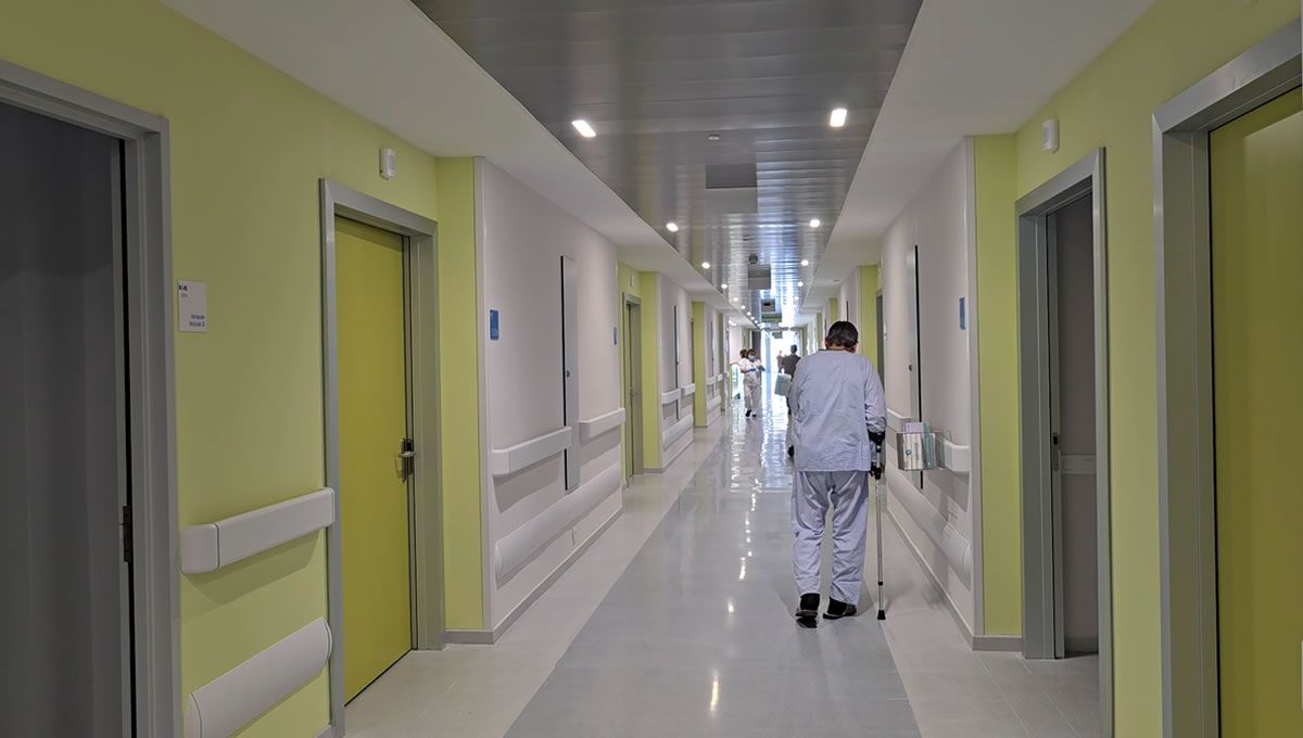 Pasillo de la Unidad Médico Quirúrgica de Neurociencias. (Foto: Hospital 12 de Octubre)