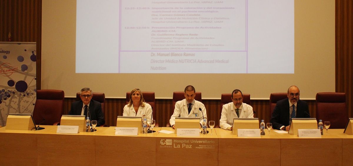 Los doctores Guillermo Reglero, Carmen Gómez Candela, José María Muñoz y Ramón, Jaime Feliú y Manuel Blanco Ramos, en el acto de este jueves, en el acto de presentación de los vídeos que orientan sobre nutrición