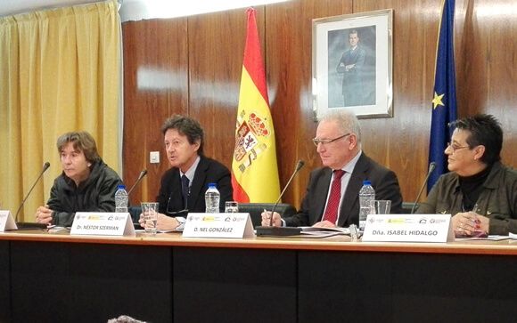 Eduardo Matute, paciente con patología dual; Nel González, presidente de Confederación SALUD MENTAL ESPAÑA; Isabel Hidalgo, presidenta de Plataforma Madrileña de Entidades Para la Asistencia a la Persona Adicta y su Familia (Fermad); y el Dr. Néstor Szerm