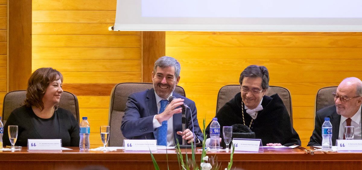 Fernando Clavijo felicita los 50 años de la Facultad de Medicina de La Laguna